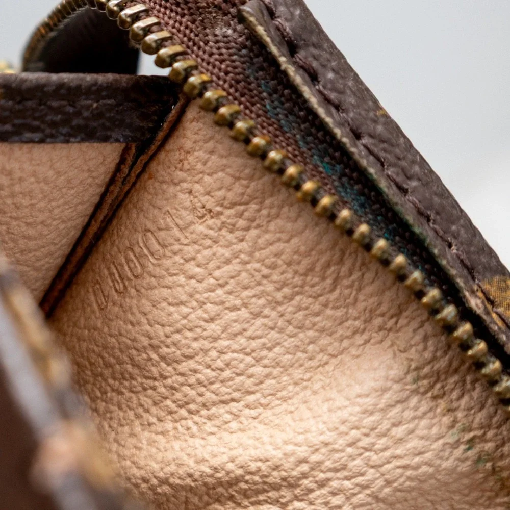 Louis Vuitton auth louis